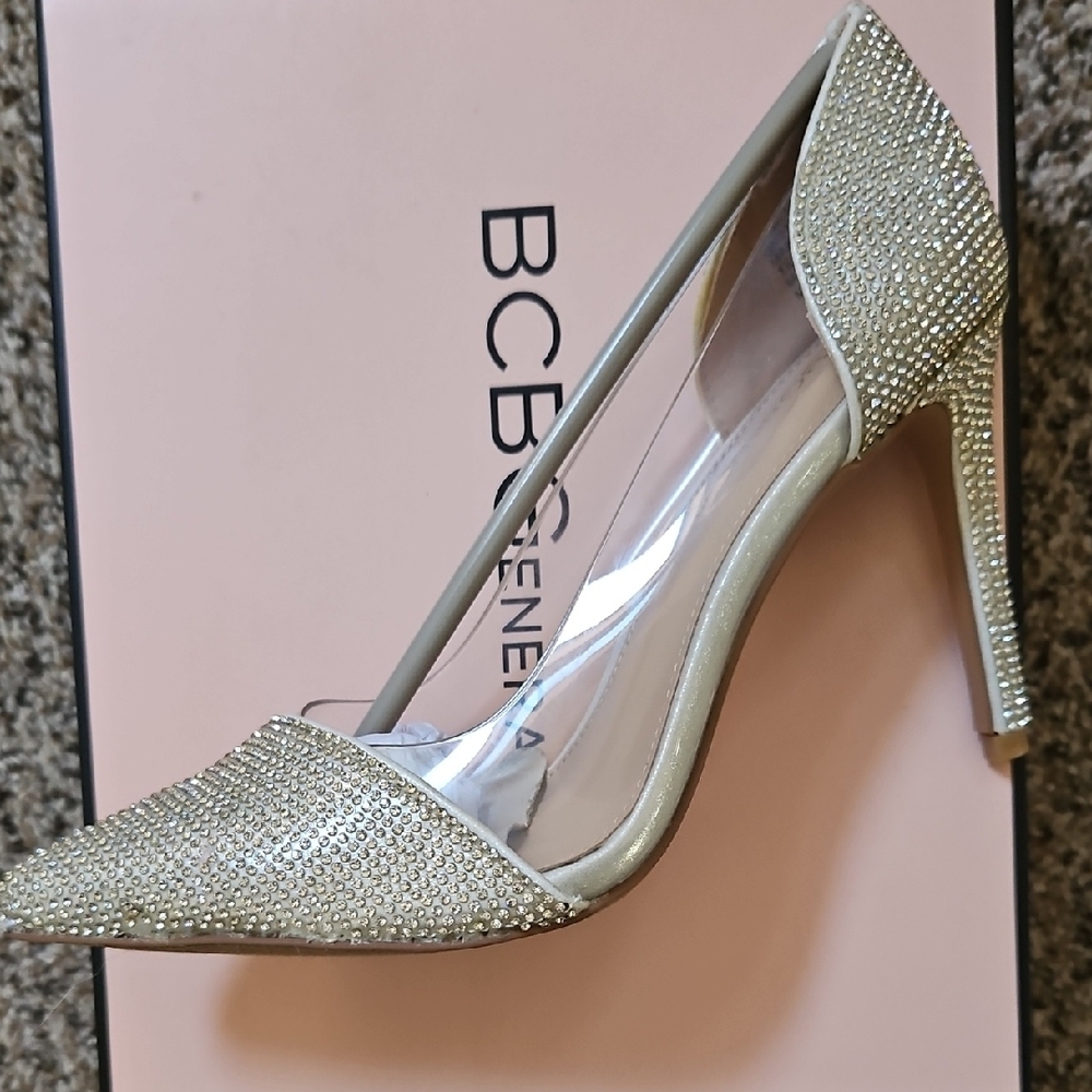 BCBGMaxAzria Gold Stiletto Heels with Elegant Design